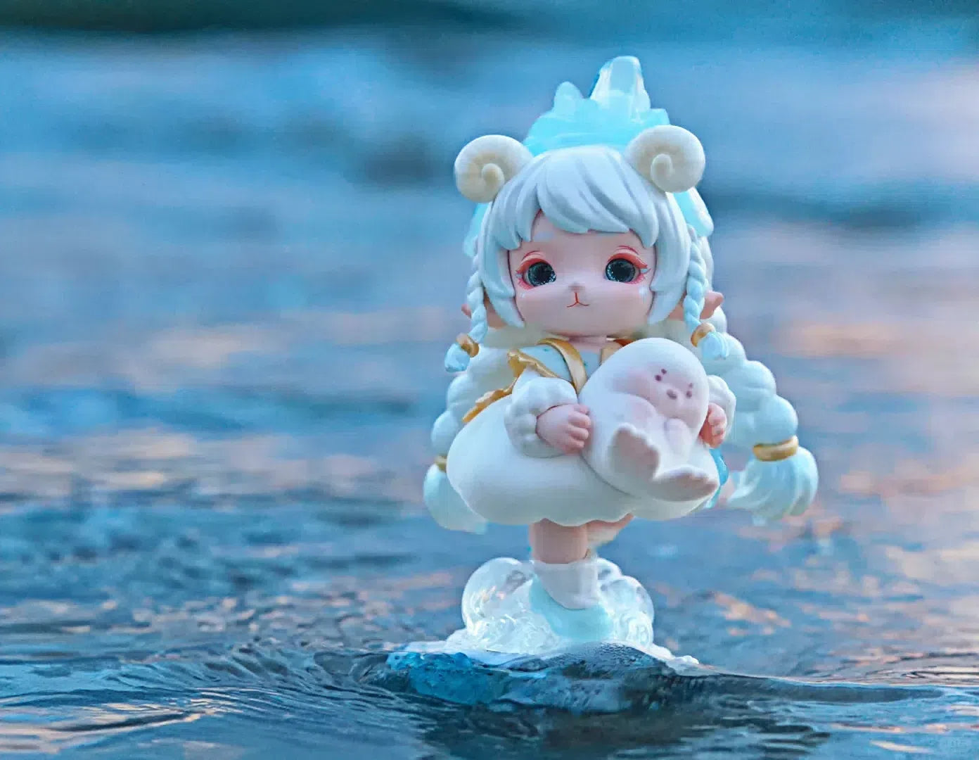 MIMIA The Secret Realm of Water - Adorable figure with rotatable base